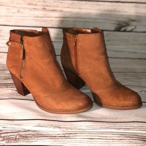Gianni bini “giddee up” booties